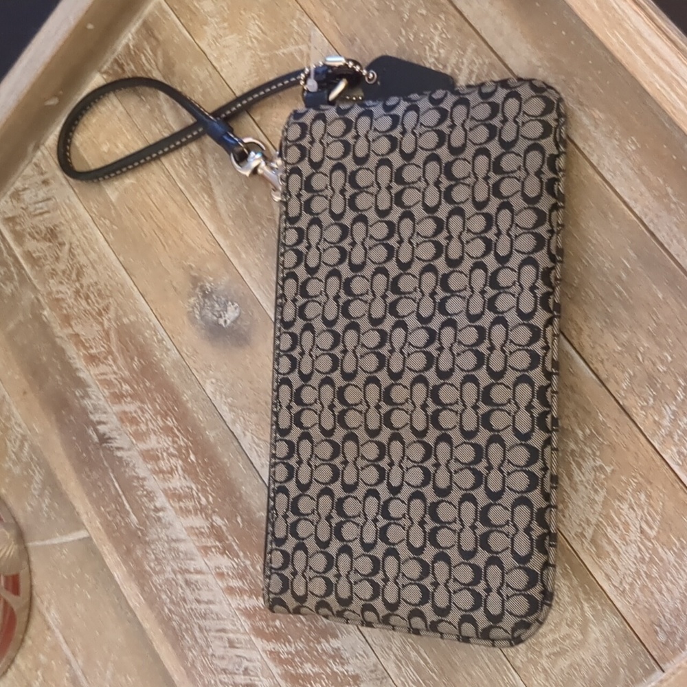 Coach Vintage Soho Signature Buckle Wristlet In Gray And Black - Picture 3 of 6